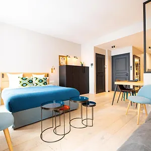 Du Louvre Apartment Paris